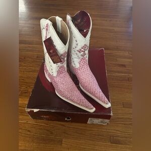Cowboy boots size 7.5